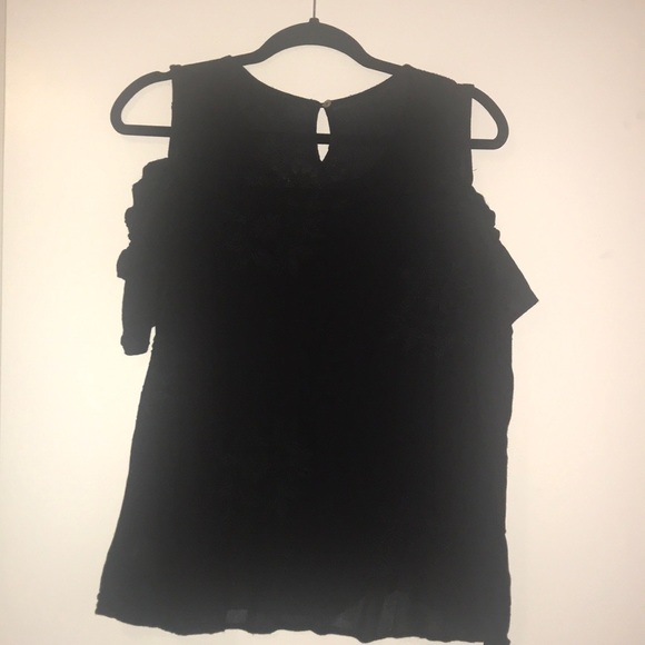 NWT Cold Shoulder Ruffle Top - Picture 3 of 7
